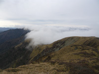 雲で覆われはじめた天狗塚